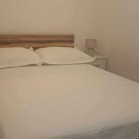 شقة Split Terrace & Free Parking Studio *