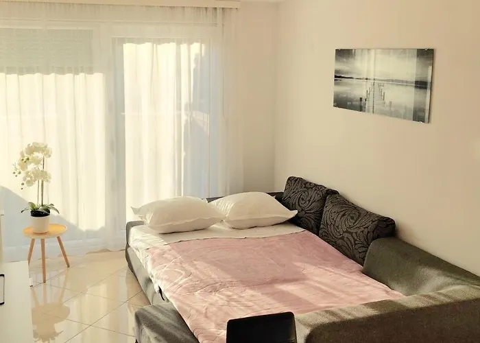 Terrace & Free Parking Apartment