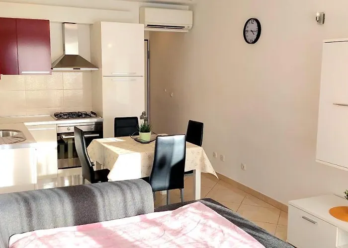 Terrace & Free Parking Apartment *