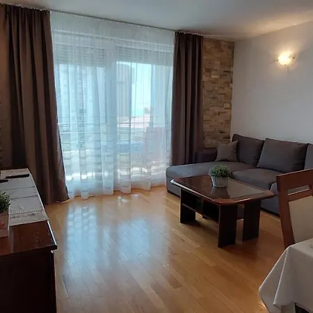 Split Terrace & Free Parking Studio