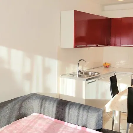 Cozy With Free Private Parking Apartment Split