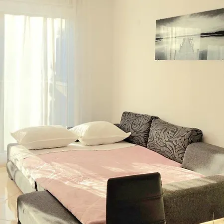 Terrace & Free Parking Apartment
