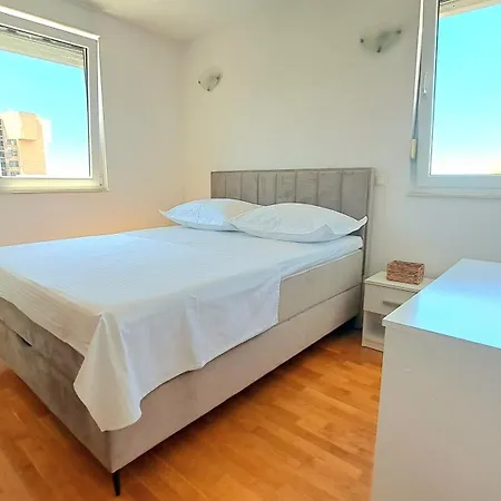 Apartment Cozy With Free Private Parking Split