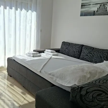Terrace & Free Parking Apartman