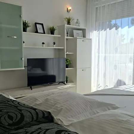 Terrace & Free Parking Apartman *