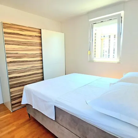 Split Terrace & Free Parking Studio